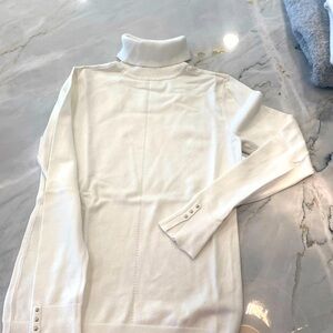 Turtleneck beautiful cream lightweight sweater